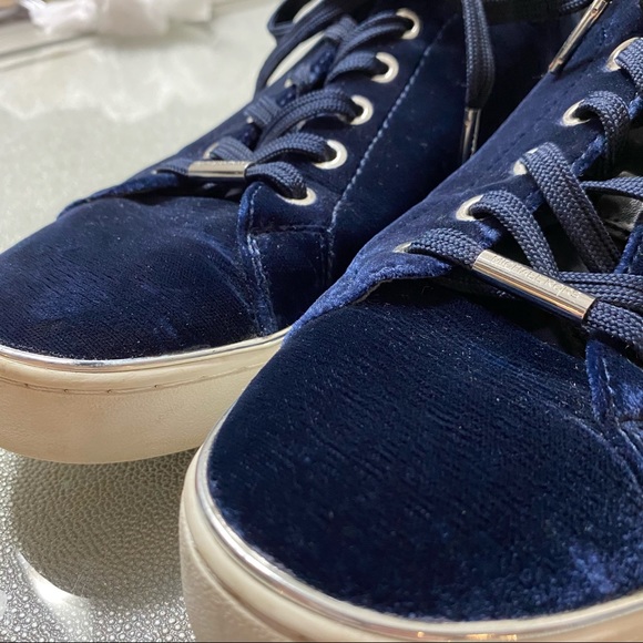 Michael Kors Irving Sneakers - Picture 5 of 14